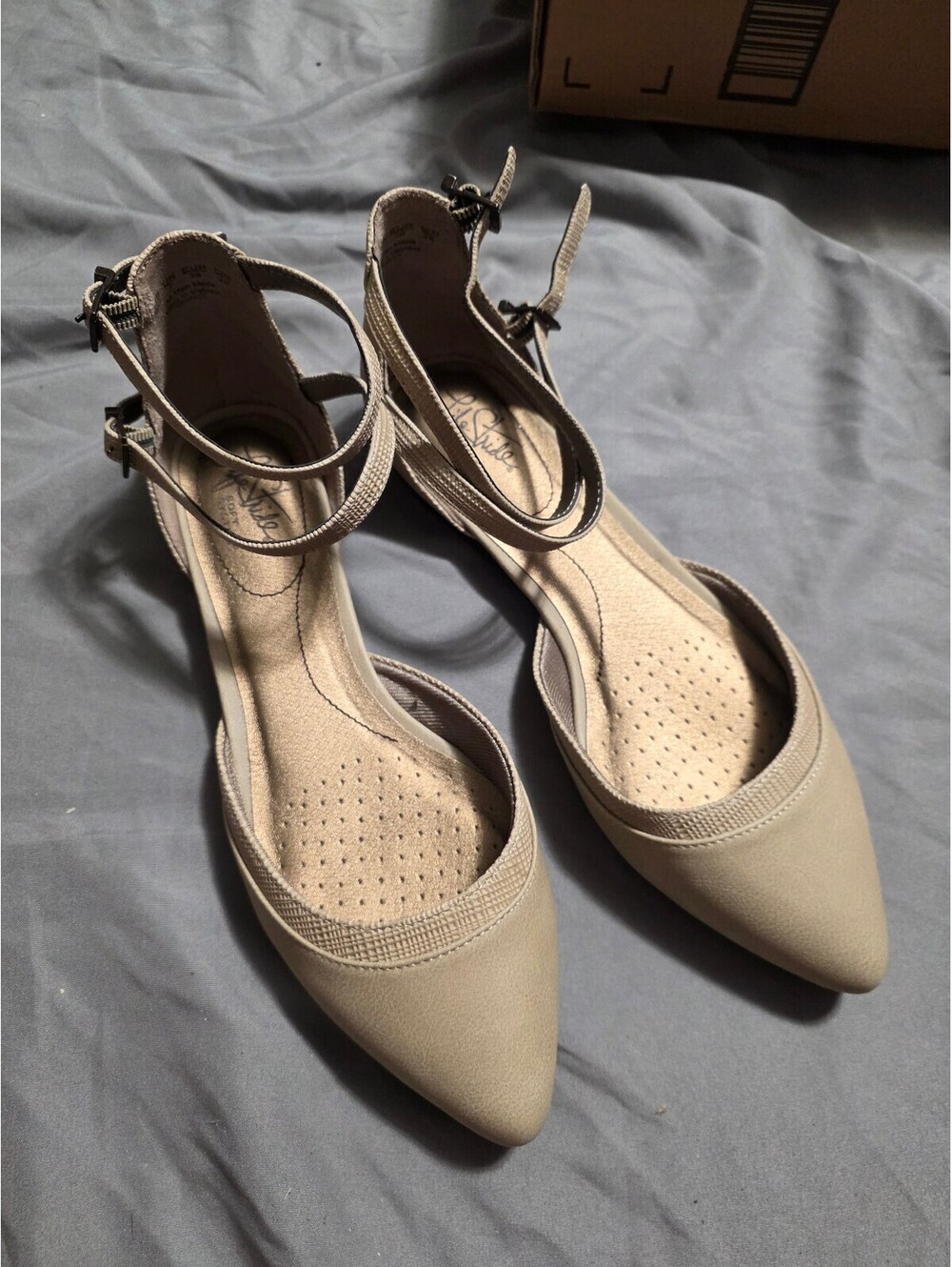 NEW Lifestride womens Pointed toe strapped flat size 9